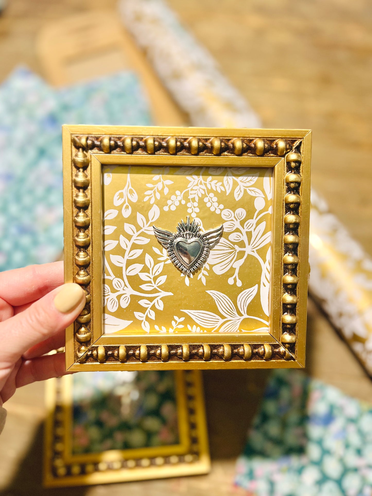 Cuadrito Mini Corazón Flores Gold