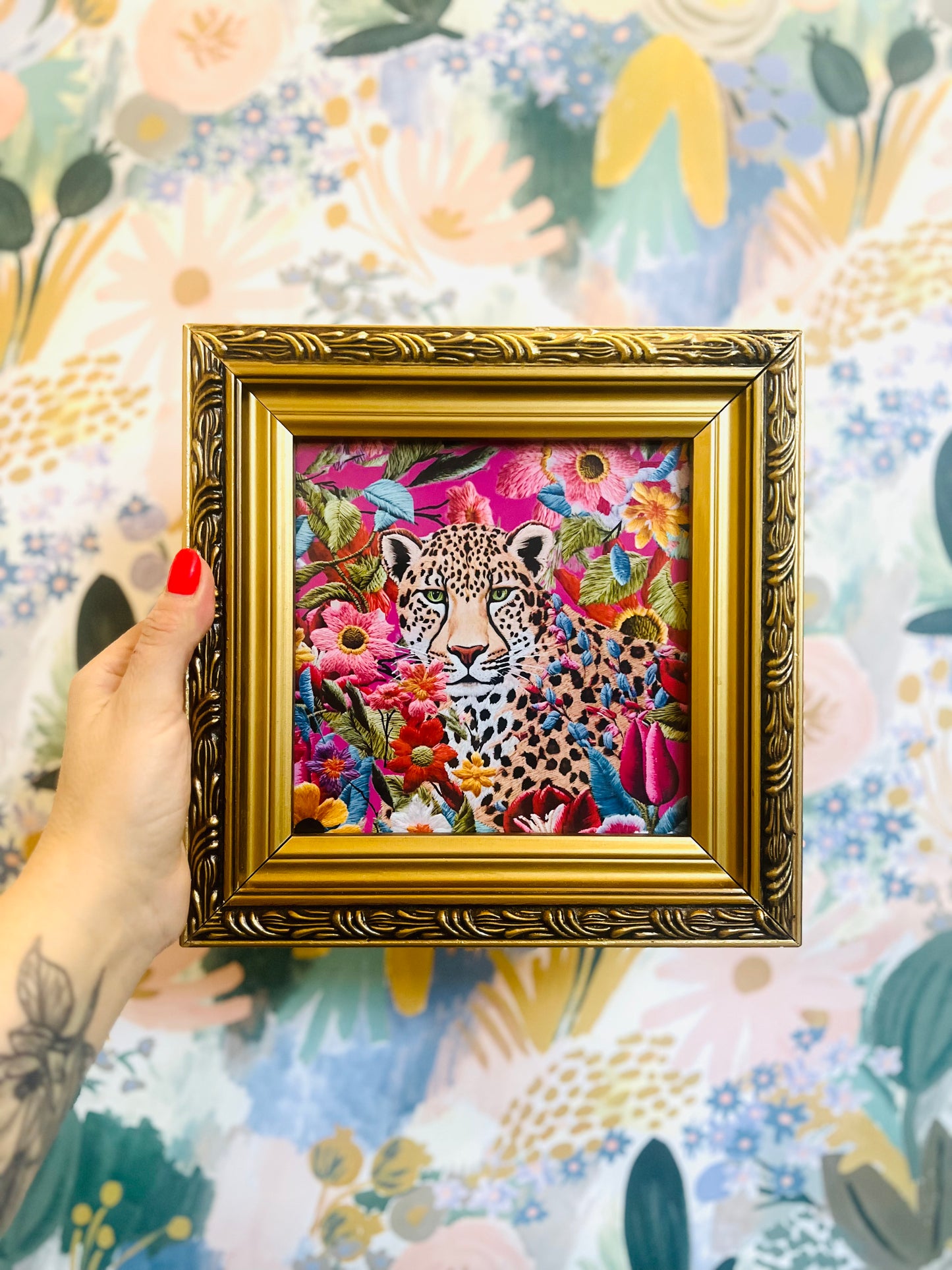 Cuadro Animal Print Flor Bordado