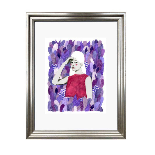 Mujer en hojas