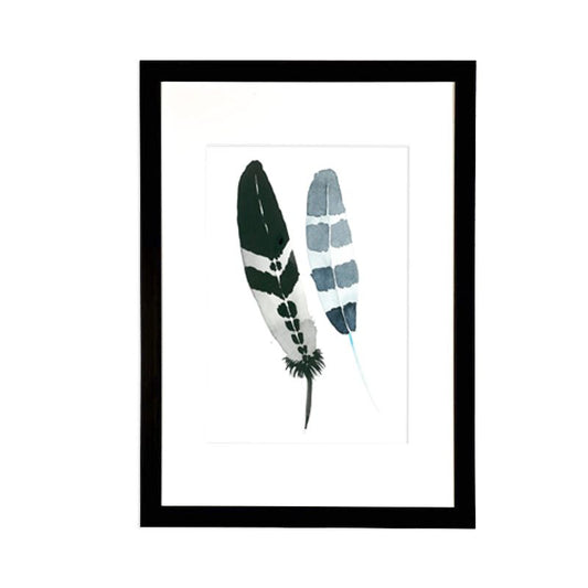 Tres Plumas Grises & Negro