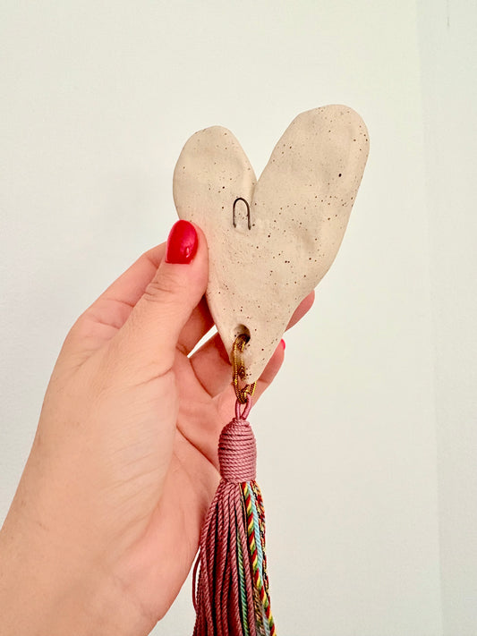 Corazón para colgar de cerámica rosa